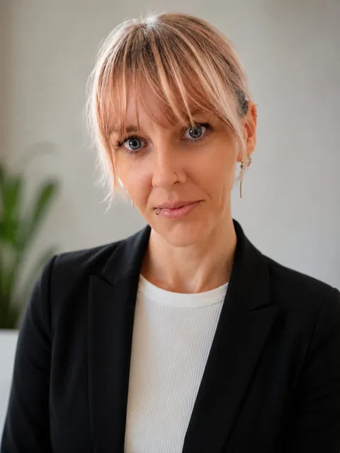 Wendy, psychologist and trauma-informed therapist at The Warmth Rehab